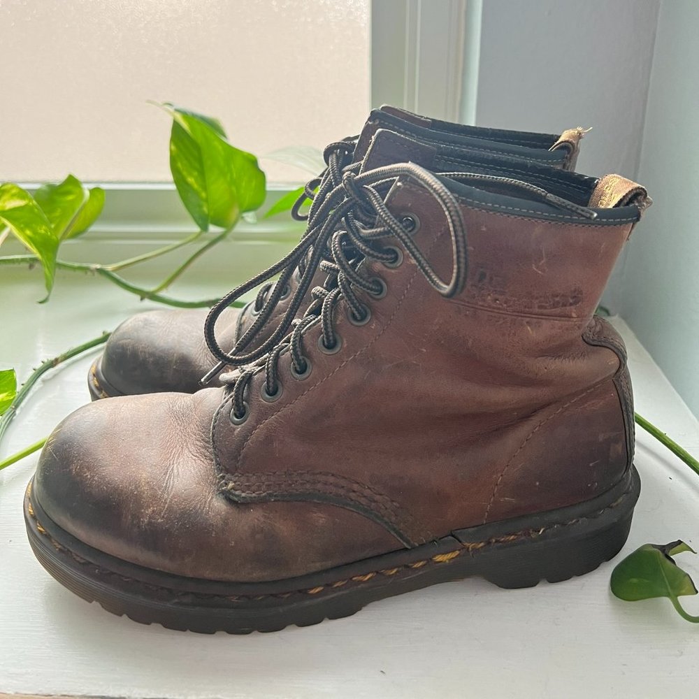 DR. MARTENS / DISTRESSED BROWN